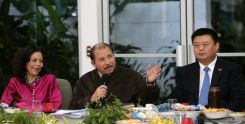 Daniel y Rosario se reúnen con presidente de HKND, señor Wang Jing
