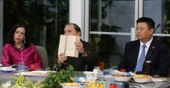 Daniel y Rosario se reúnen con presidente de HKND, señor Wang Jing