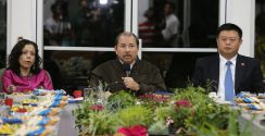 Daniel y Rosario se reúnen con presidente de HKND, señor Wang Jing