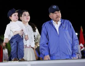 Desfile Policial “Unidad, Fuerza y Victorias” en la Avenida de Bolívar a Chávez