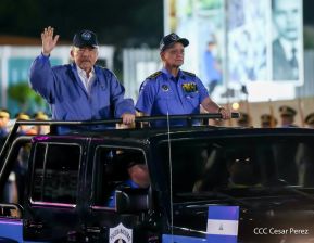 Desfile Policial “Unidad, Fuerza y Victorias” en la Avenida de Bolívar a Chávez