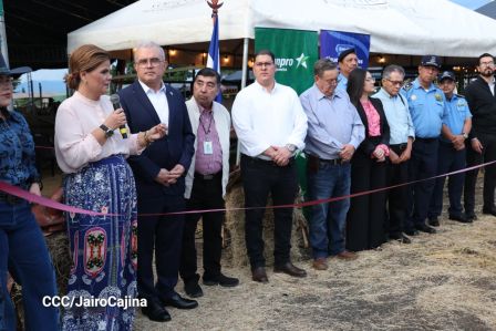 Familias de Managua disfrutan de la Feria Ganadera Navidad 2025