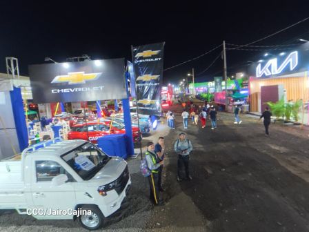 Familias de Managua disfrutan de la Feria Ganadera Navidad 2025