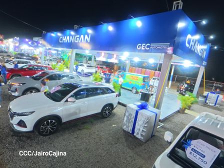 Familias de Managua disfrutan de la Feria Ganadera Navidad 2025