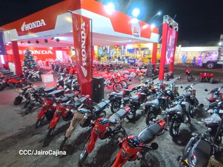 Familias de Managua disfrutan de la Feria Ganadera Navidad 2025