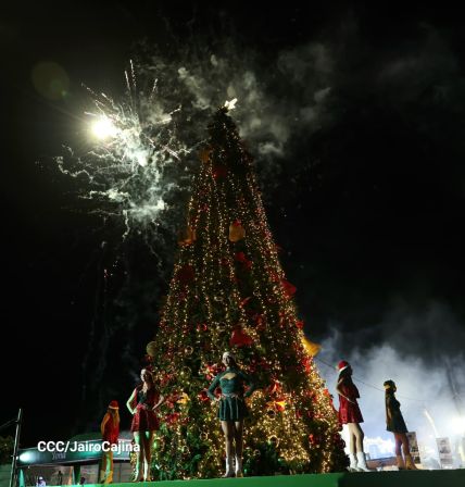 Familias de Managua disfrutan de la Feria Ganadera Navidad 2025