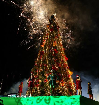 Familias de Managua disfrutan de la Feria Ganadera Navidad 2025