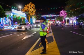 Inauguración de altares en honor a la Inmaculada Concepción de María en la Avenida de Bolívar a Chávez