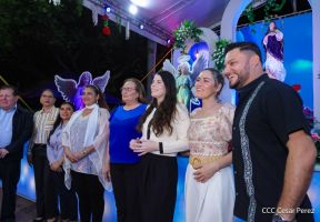 Inauguración de altares en honor a la Inmaculada Concepción de María en la Avenida de Bolívar a Chávez