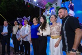 Inauguración de altares en honor a la Inmaculada Concepción de María en la Avenida de Bolívar a Chávez