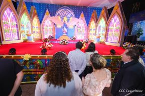 Inauguración de altares en honor a la Inmaculada Concepción de María en la Avenida de Bolívar a Chávez