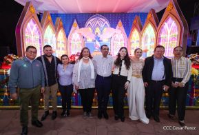 Inauguración de altares en honor a la Inmaculada Concepción de María en la Avenida de Bolívar a Chávez