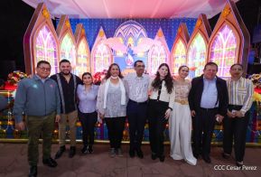 Inauguración de altares en honor a la Inmaculada Concepción de María en la Avenida de Bolívar a Chávez