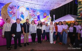 Inauguración de altares en honor a la Inmaculada Concepción de María en la Avenida de Bolívar a Chávez