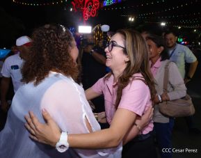 Inauguración de altares en honor a la Inmaculada Concepción de María en la Avenida de Bolívar a Chávez