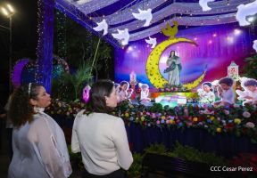Inauguración de altares en honor a la Inmaculada Concepción de María en la Avenida de Bolívar a Chávez