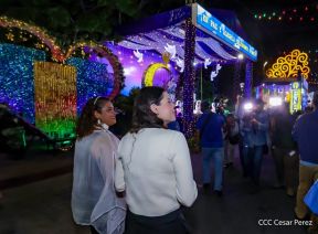 Inauguración de altares en honor a la Inmaculada Concepción de María en la Avenida de Bolívar a Chávez