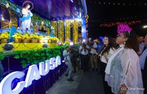 Inauguración de altares en honor a la Inmaculada Concepción de María en la Avenida de Bolívar a Chávez