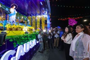 Inauguración de altares en honor a la Inmaculada Concepción de María en la Avenida de Bolívar a Chávez