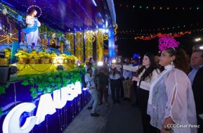 Inauguración de altares en honor a la Inmaculada Concepción de María en la Avenida de Bolívar a Chávez