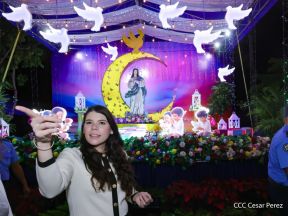 Inauguración de altares en honor a la Inmaculada Concepción de María en la Avenida de Bolívar a Chávez
