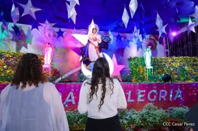 Inauguración de altares en honor a la Inmaculada Concepción de María en la Avenida de Bolívar a Chávez