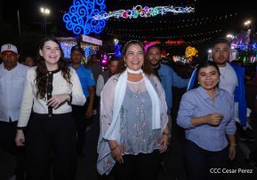 Inauguración de altares en honor a la Inmaculada Concepción de María en la Avenida de Bolívar a Chávez
