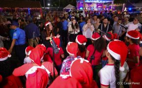 Inauguración de altares en honor a la Inmaculada Concepción de María en la Avenida de Bolívar a Chávez