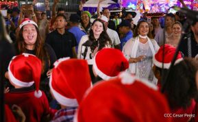 Inauguración de altares en honor a la Inmaculada Concepción de María en la Avenida de Bolívar a Chávez