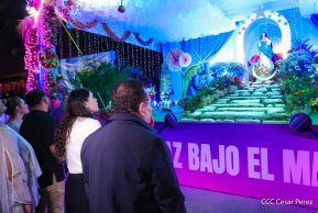 Inauguración de altares en honor a la Inmaculada Concepción de María en la Avenida de Bolívar a Chávez