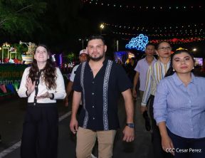 Inauguración de altares en honor a la Inmaculada Concepción de María en la Avenida de Bolívar a Chávez