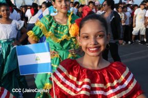 Jóvenes nicaragüenses rinden homenaje a Simón Bolívar con caminata y concierto en Managua