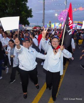Jóvenes nicaragüenses rinden homenaje a Simón Bolívar con caminata y concierto en Managua