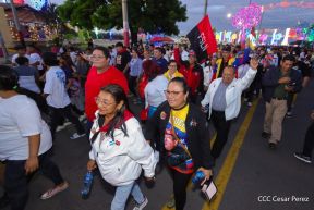 Jóvenes nicaragüenses rinden homenaje a Simón Bolívar con caminata y concierto en Managua