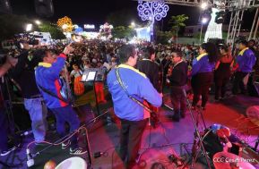 Jóvenes nicaragüenses rinden homenaje a Simón Bolívar con caminata y concierto en Managua