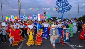 Jóvenes nicaragüenses rinden homenaje a Simón Bolívar con caminata y concierto en Managua