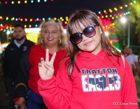 Jóvenes nicaragüenses rinden homenaje a Simón Bolívar con caminata y concierto en Managua