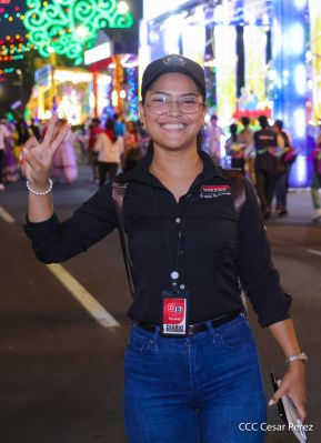 Jóvenes nicaragüenses rinden homenaje a Simón Bolívar con caminata y concierto en Managua