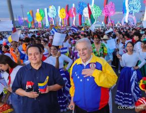 Jóvenes nicaragüenses rinden homenaje a Simón Bolívar con caminata y concierto en Managua