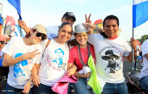 Juventud camina en Amor, Paz y Vida hacia Nuevos Tiempos
