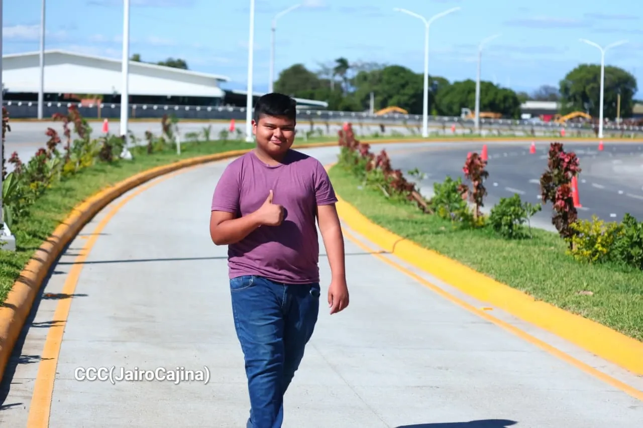 Entrega del Tramo Cuatro de la Pista Héroes de la Insurrección