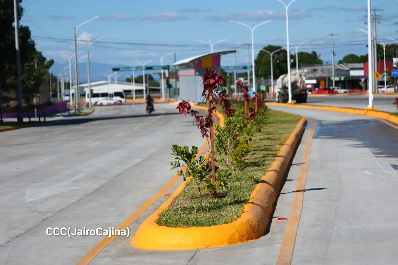 Entrega del Tramo Cuatro de la Pista Héroes de la Insurrección