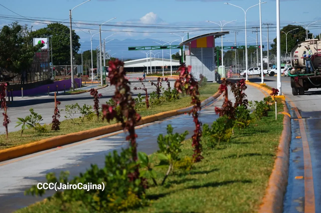 Entrega del Tramo Cuatro de la Pista Héroes de la Insurrección