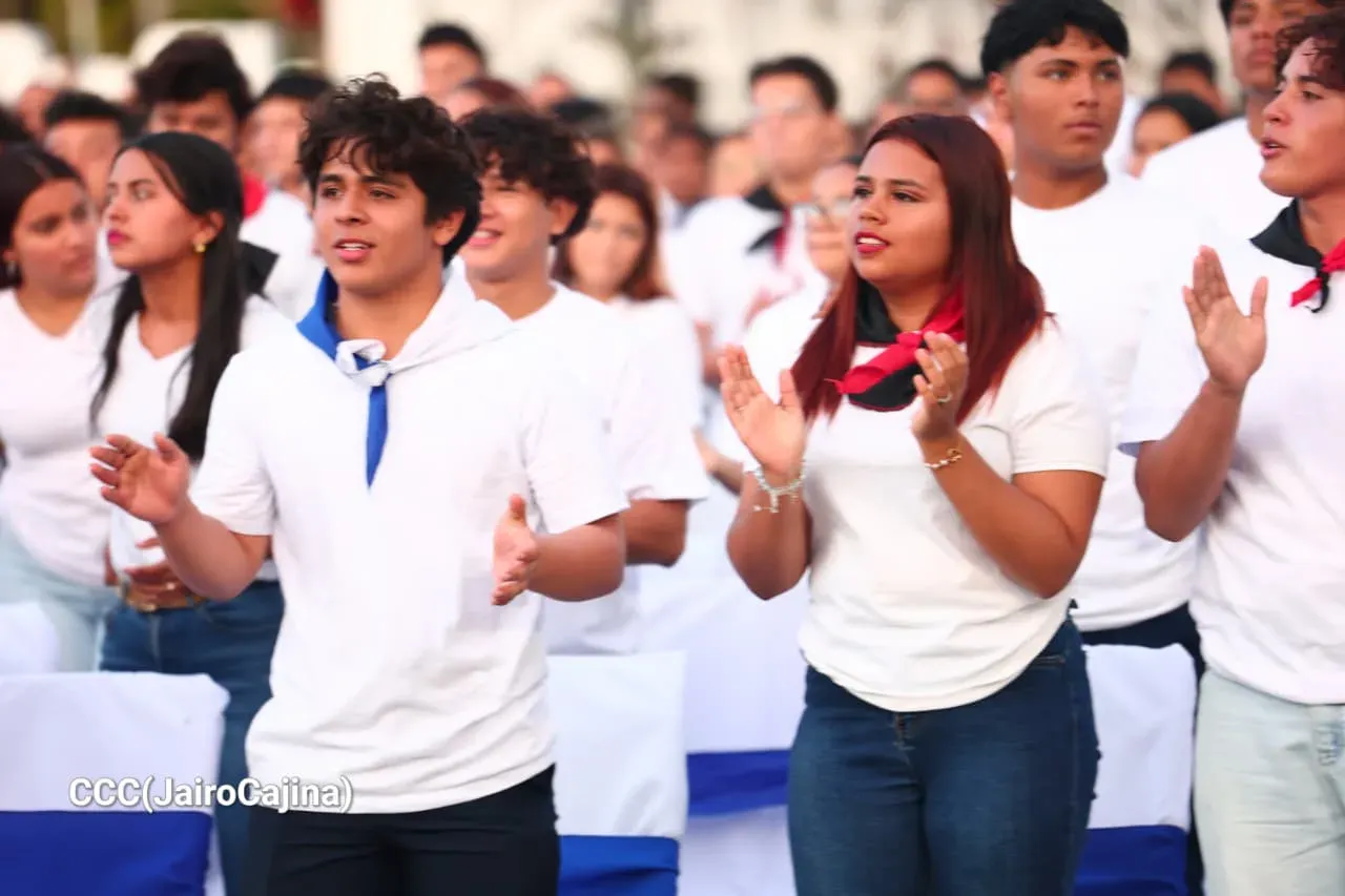 Entrega de primera Medalla de Reconciliación y Paz Cardenal Miguel Obando