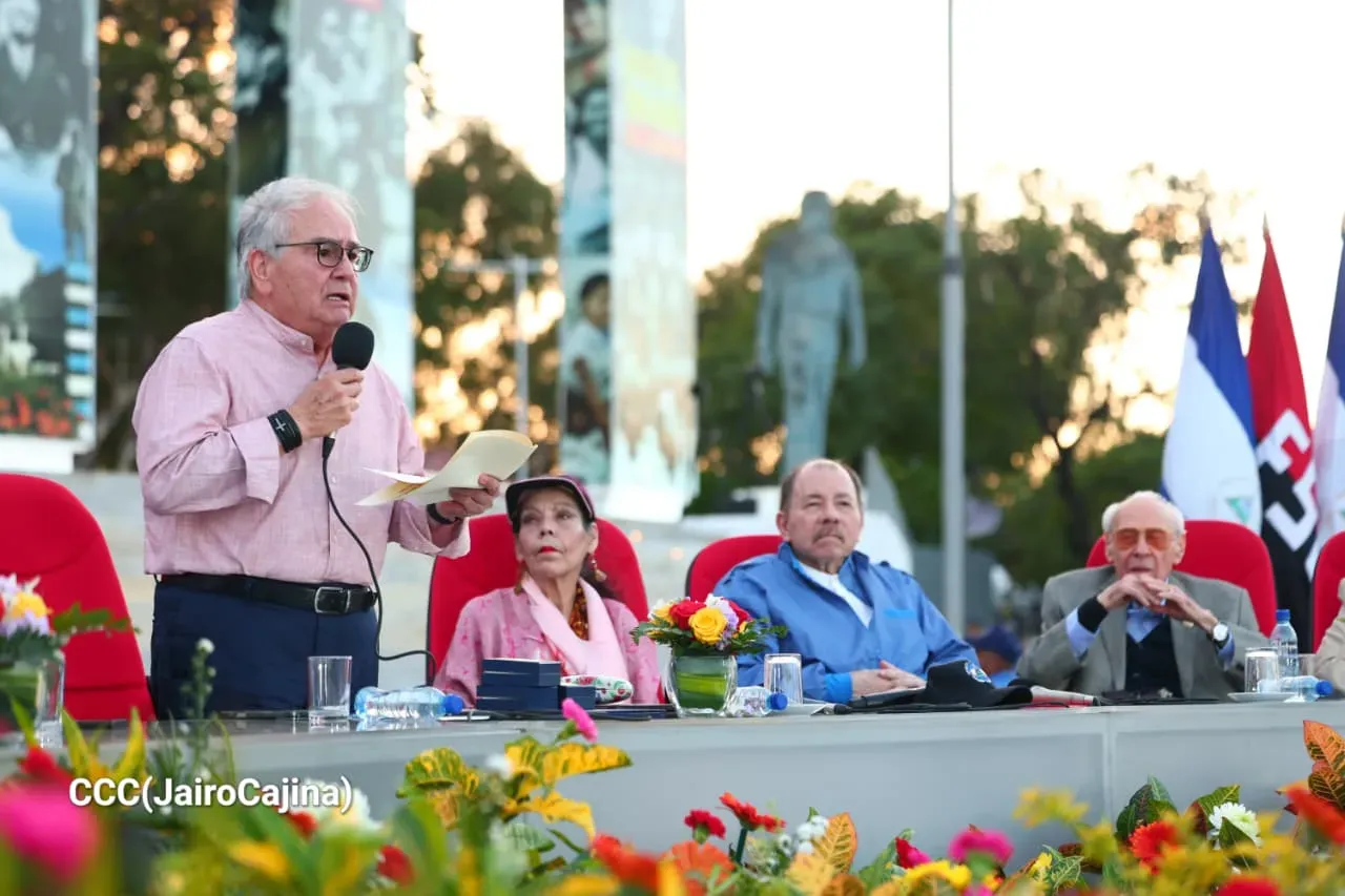 Entrega de primera Medalla de Reconciliación y Paz Cardenal Miguel Obando
