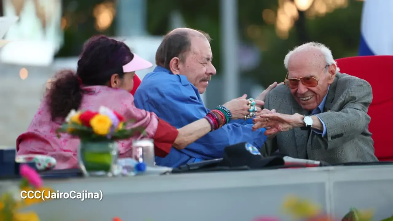 Entrega de primera Medalla de Reconciliación y Paz Cardenal Miguel Obando