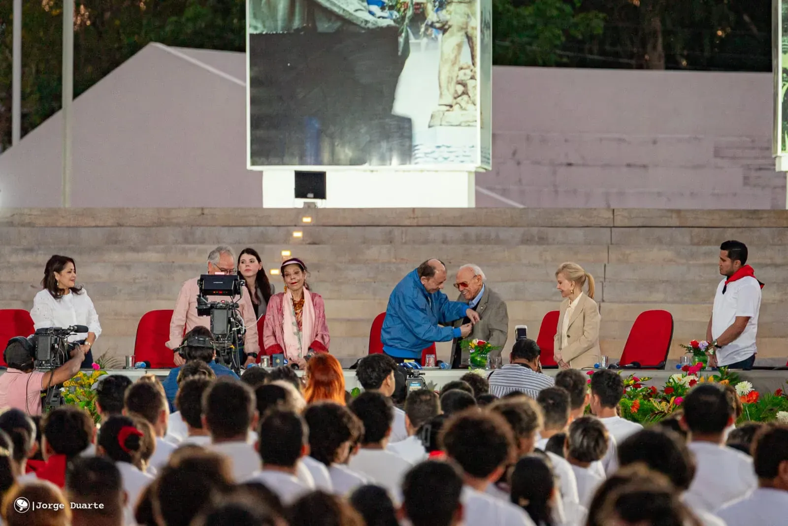 Entrega de primera Medalla de Reconciliación y Paz Cardenal Miguel Obando