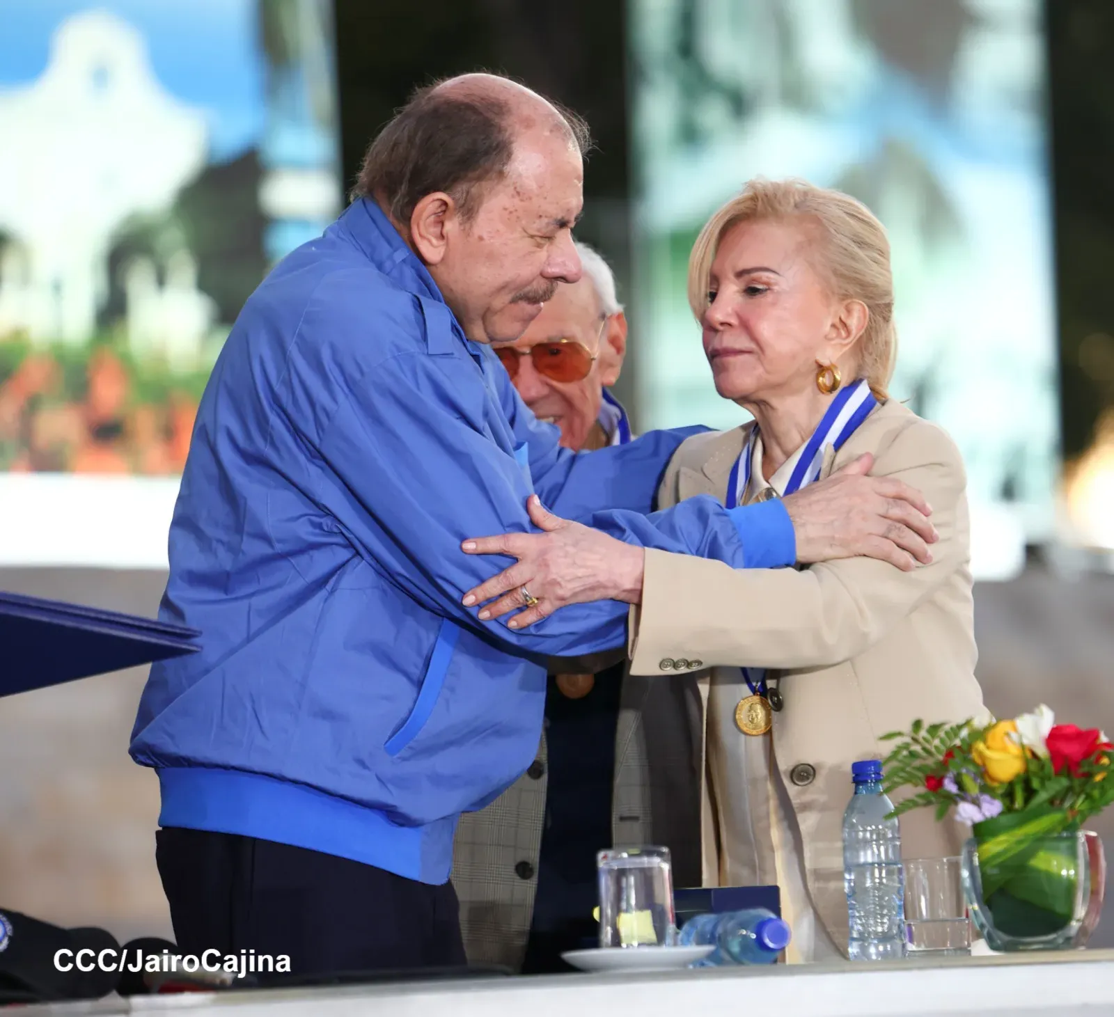 Entrega de primera Medalla de Reconciliación y Paz Cardenal Miguel Obando