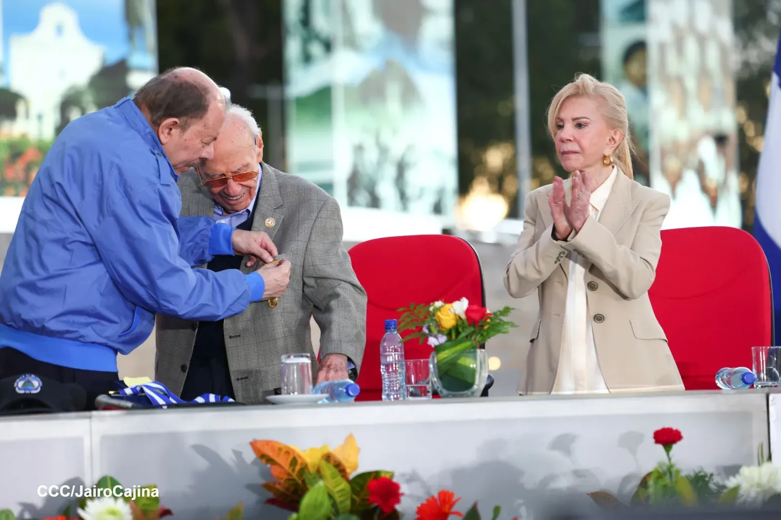Entrega de primera Medalla de Reconciliación y Paz Cardenal Miguel Obando