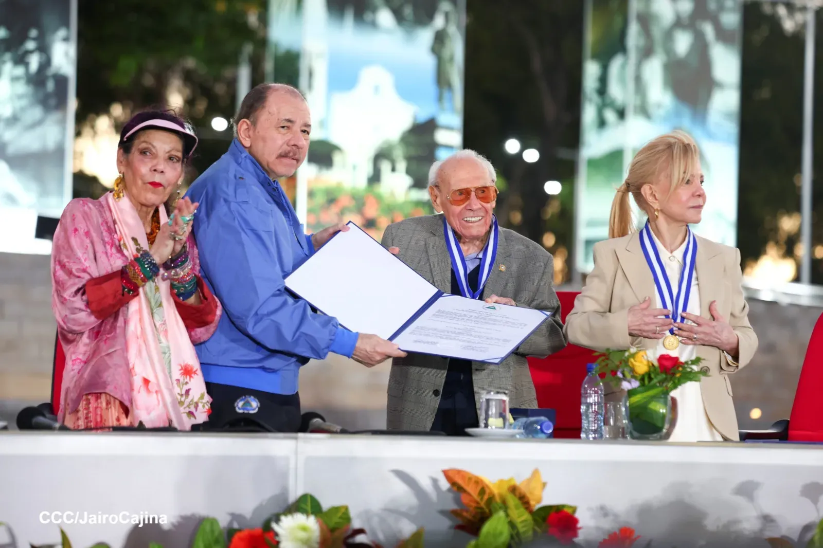 Entrega de primera Medalla de Reconciliación y Paz Cardenal Miguel Obando